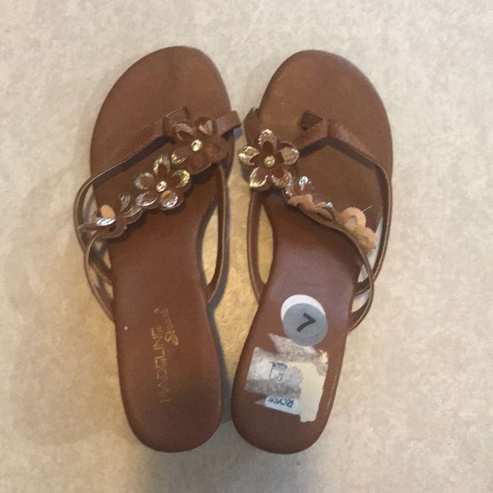 🔥Brown and gold Madeline Stuart sandals🔥
